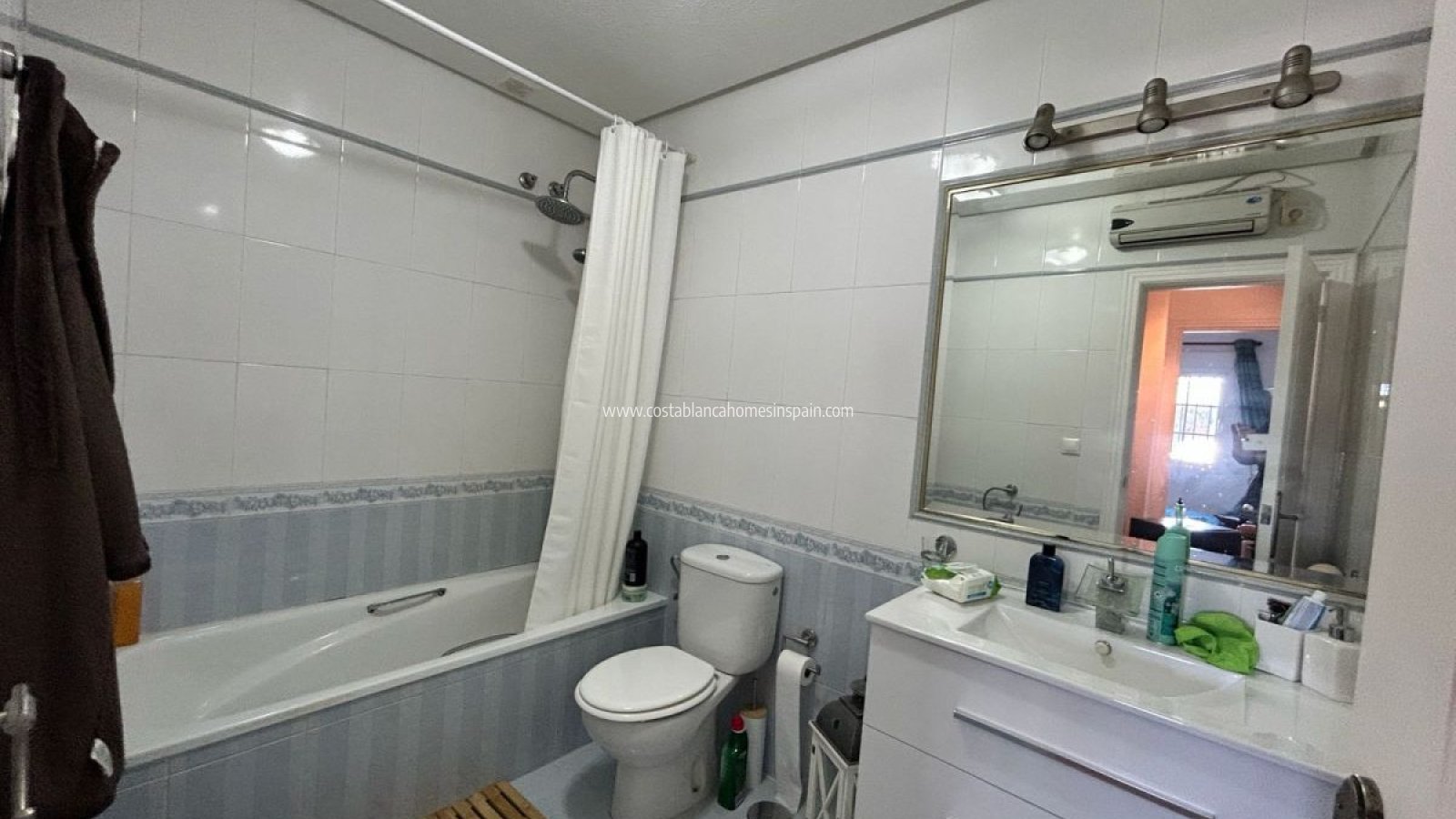 Resale - Semi - Detached Villa - Villamartin