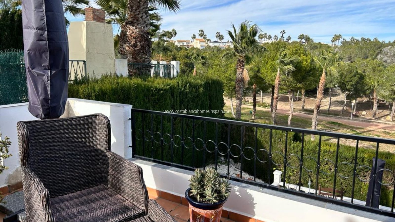 Resale - Semi - Detached Villa - Villamartin