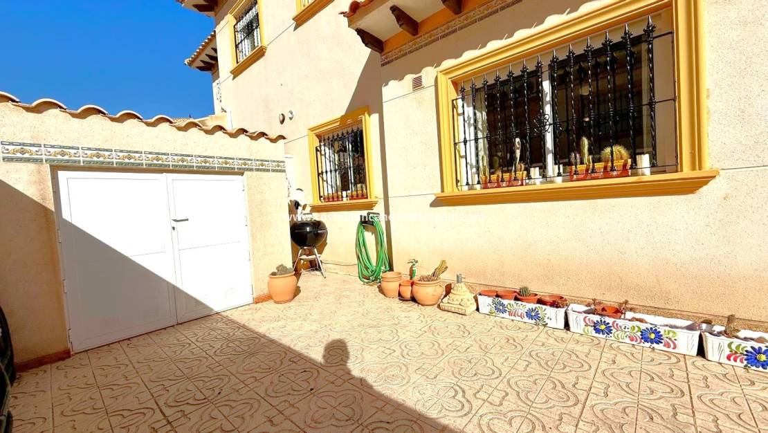 Resale - Semi - Detached Villa - Villamartin