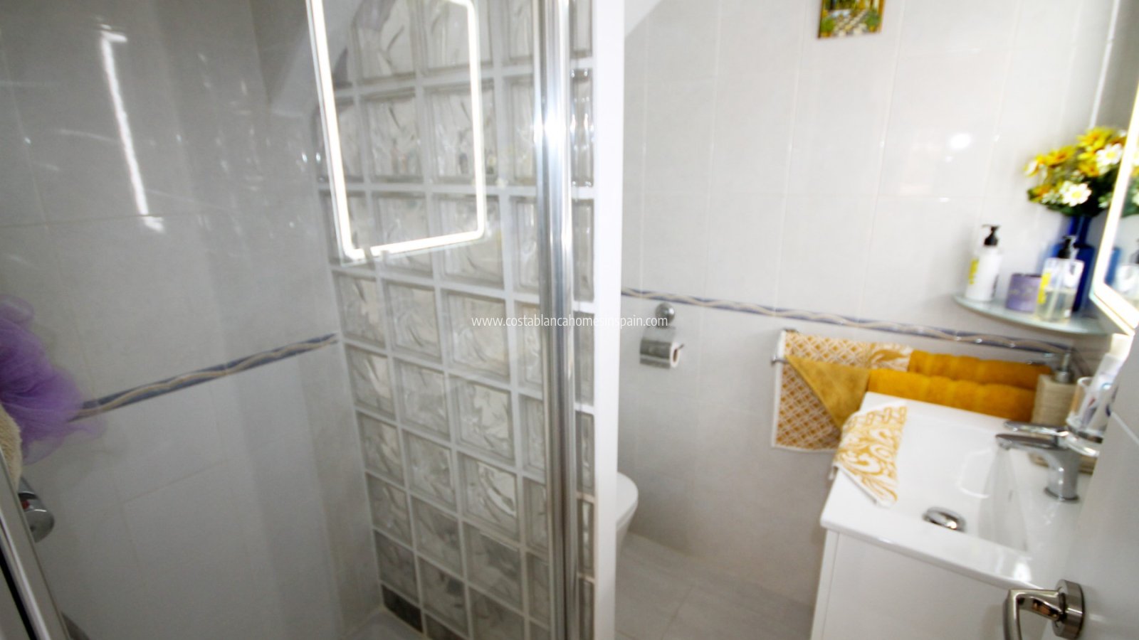 Resale - Semi - Detached Villa - Villamartin