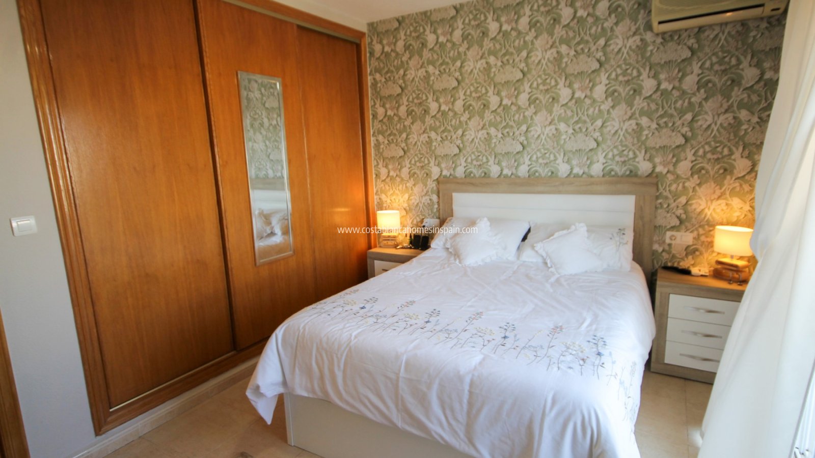 Resale - Semi - Detached Villa - Villamartin