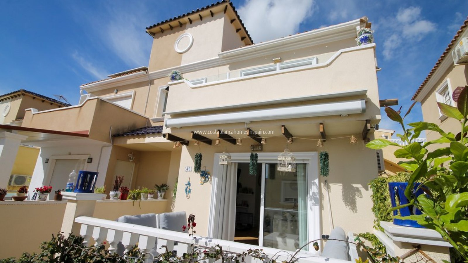 Resale - Semi - Detached Villa - Villamartin