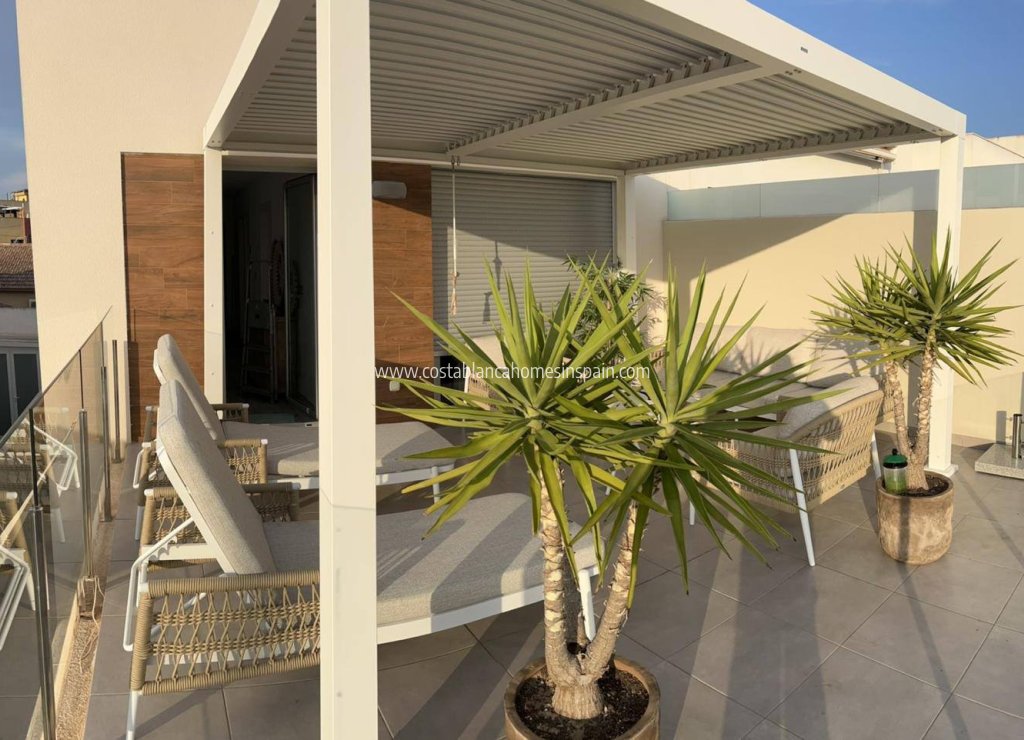 Resale - Townhouse - Daya Vieja