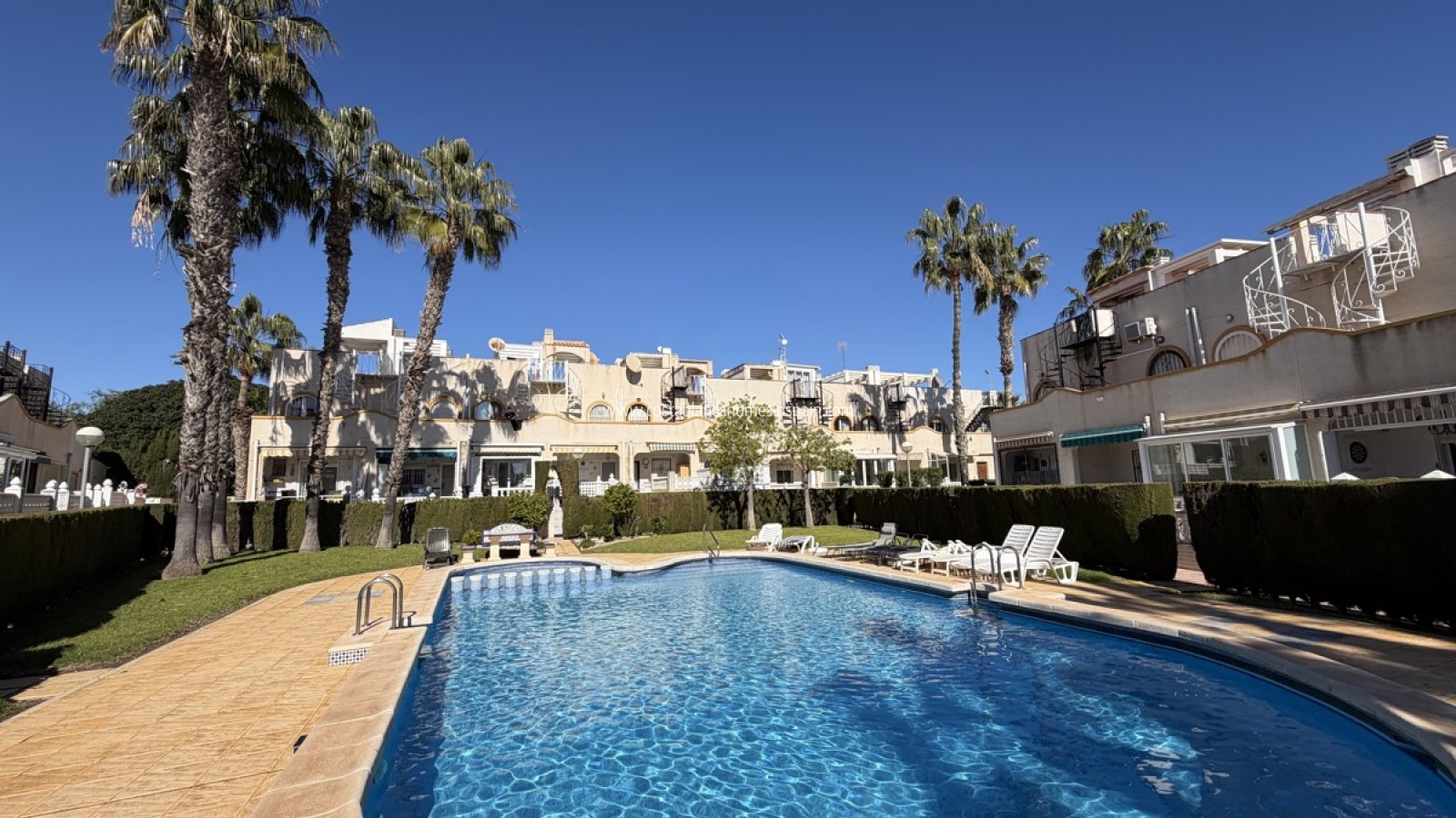 Resale - Townhouse - La Florida