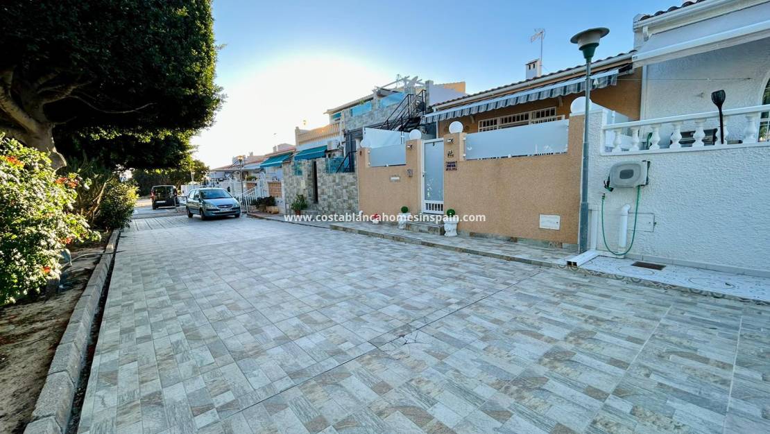 Resale - Townhouse - Torrevieja - Urbanización San Luis