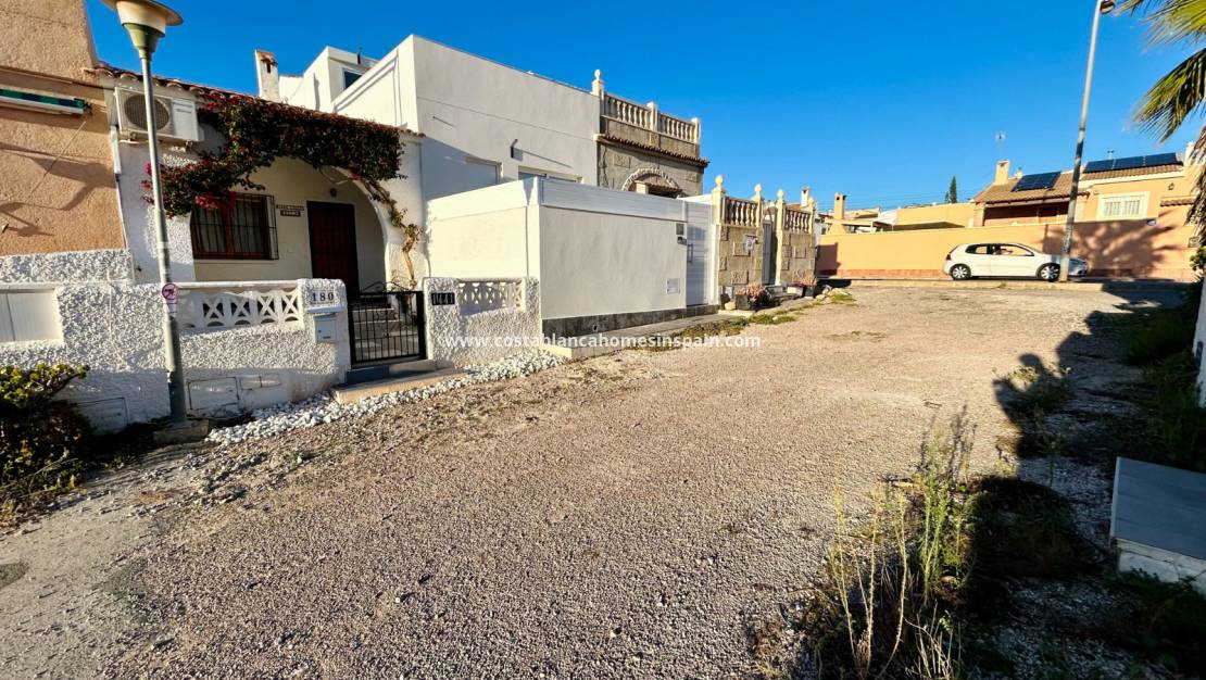 Resale - Townhouse - Torrevieja - Urbanización San Luis