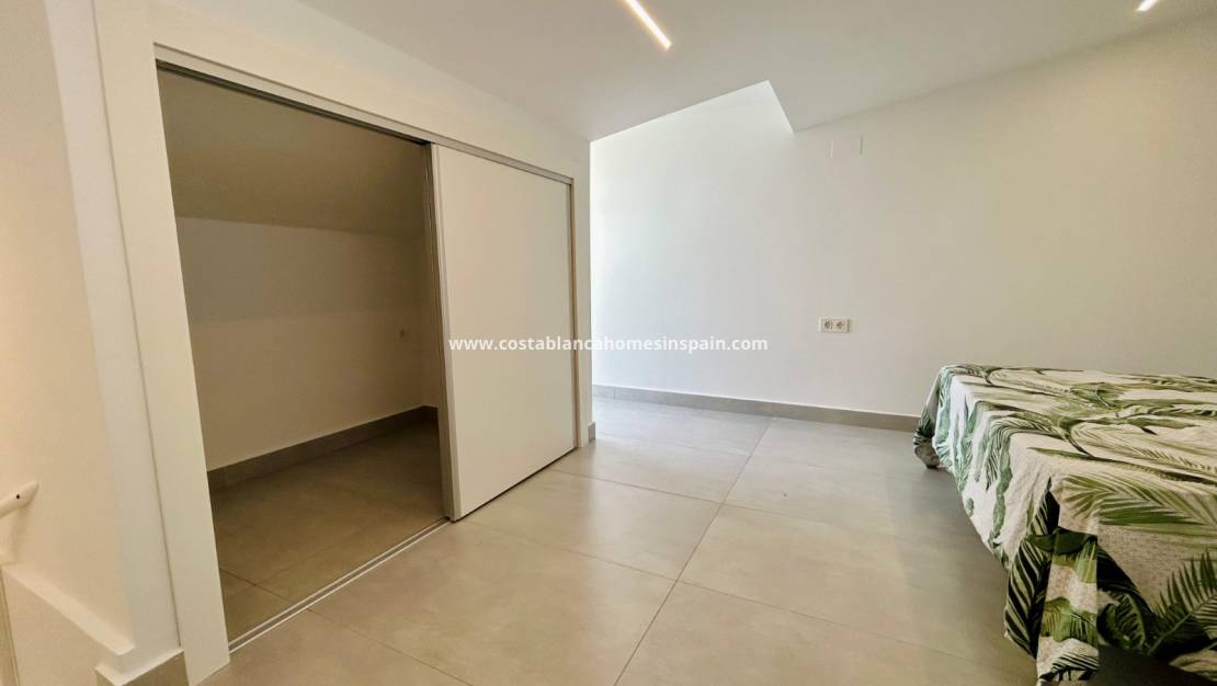 Resale - Townhouse - Torrevieja - Urbanización San Luis