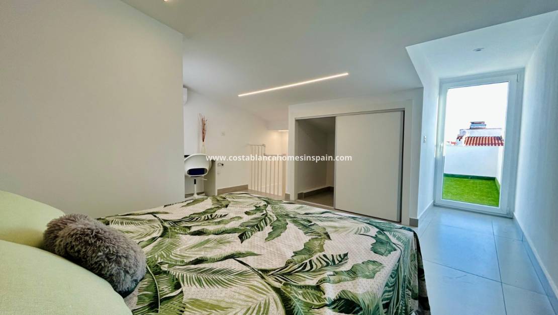 Resale - Townhouse - Torrevieja - Urbanización San Luis