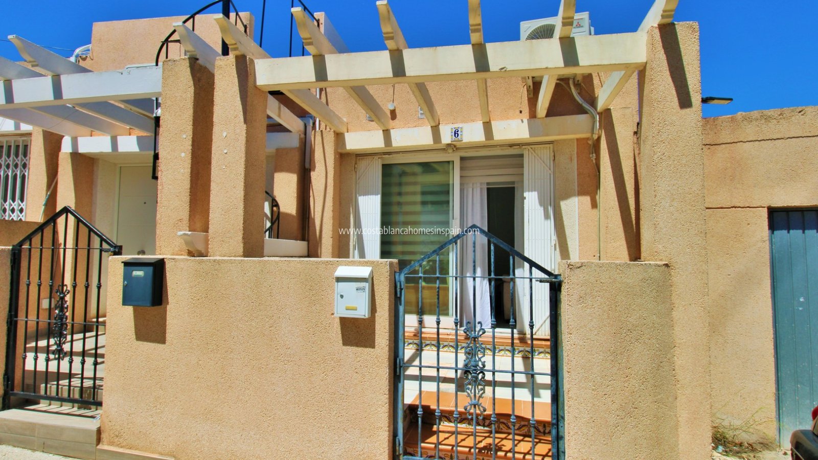 Resale - Townhouse - Villamartin
