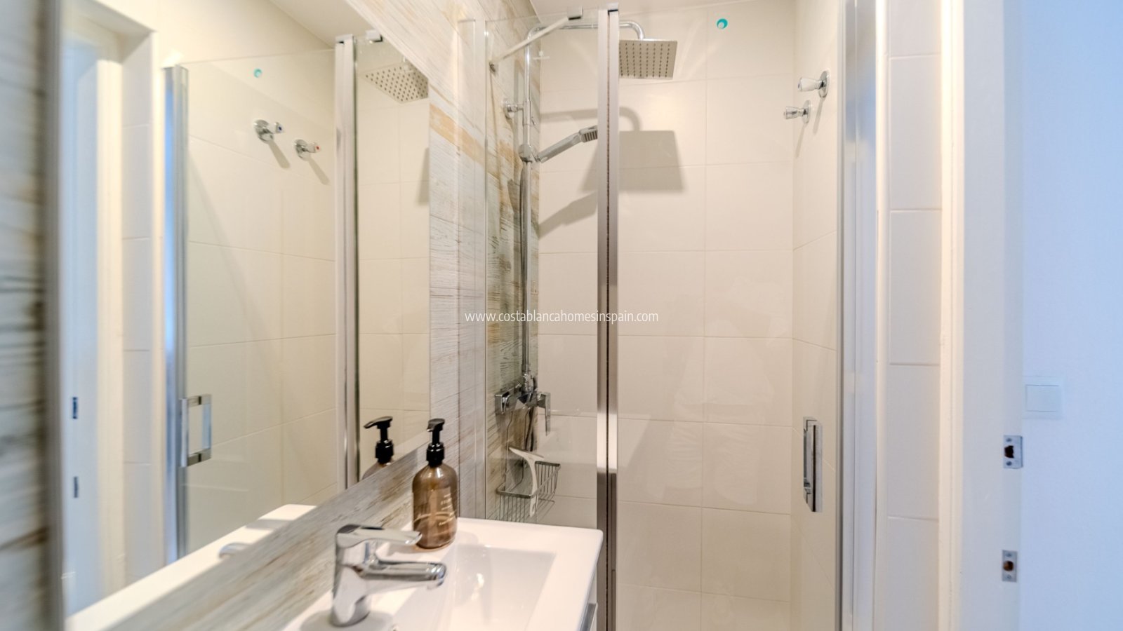 Resale - Townhouse - Villamartin