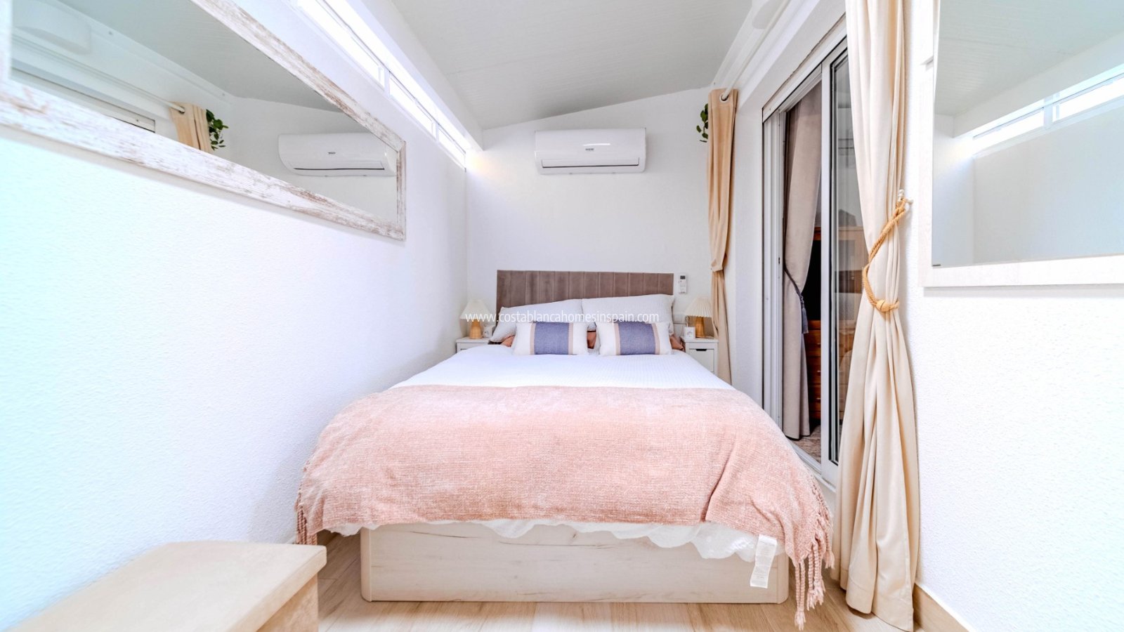 Resale - Townhouse - Villamartin