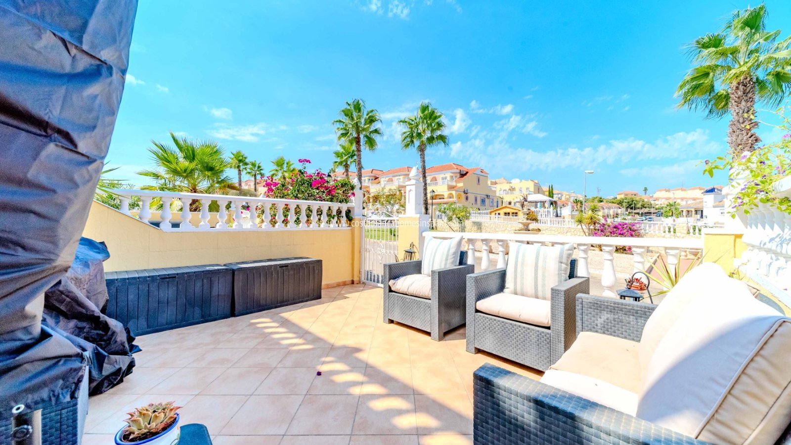 Resale - Townhouse - Villamartin