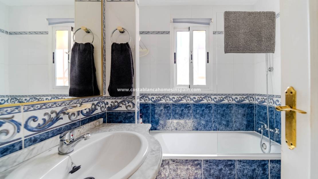 Resale - Townhouse - Villamartin