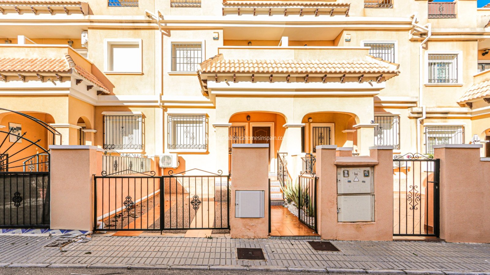 Resale - Townhouse - Villamartin