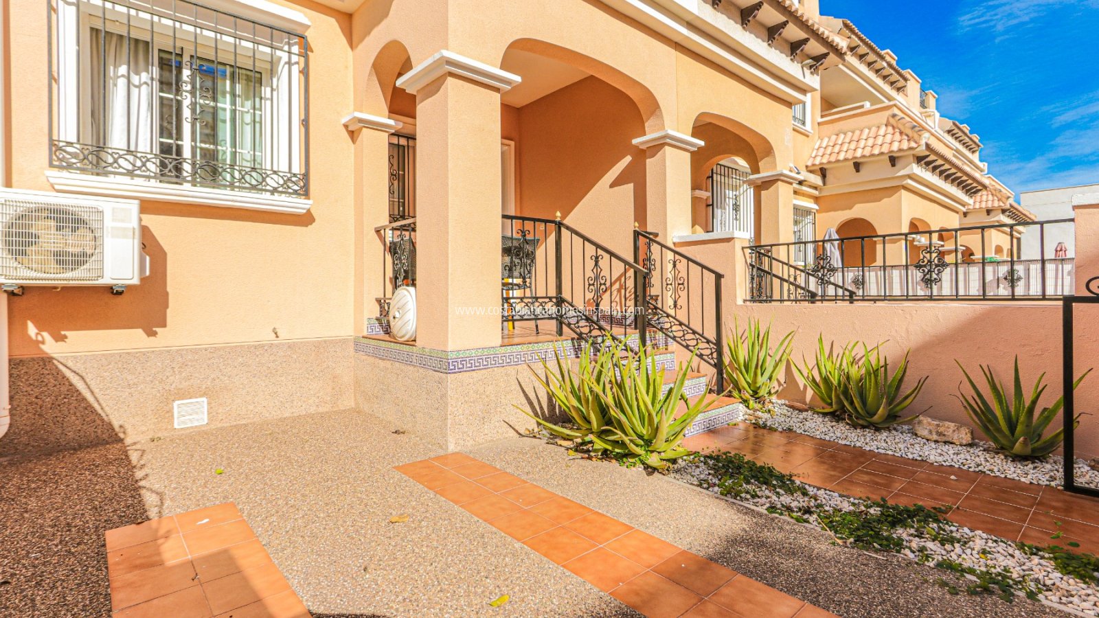 Resale - Townhouse - Villamartin