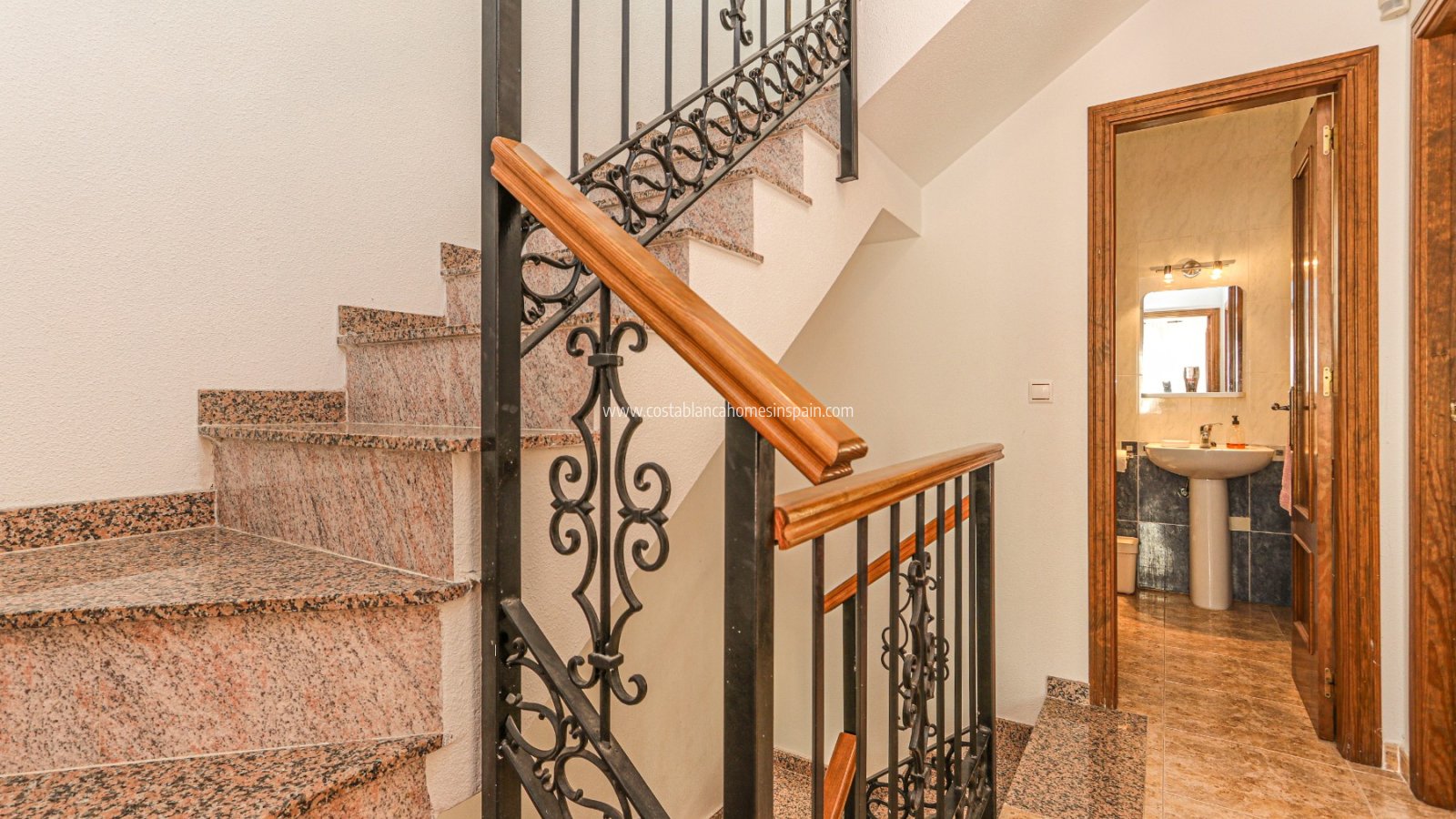 Resale - Townhouse - Villamartin