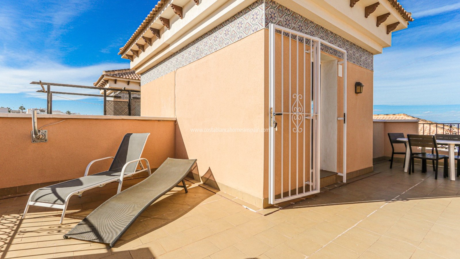 Resale - Townhouse - Villamartin