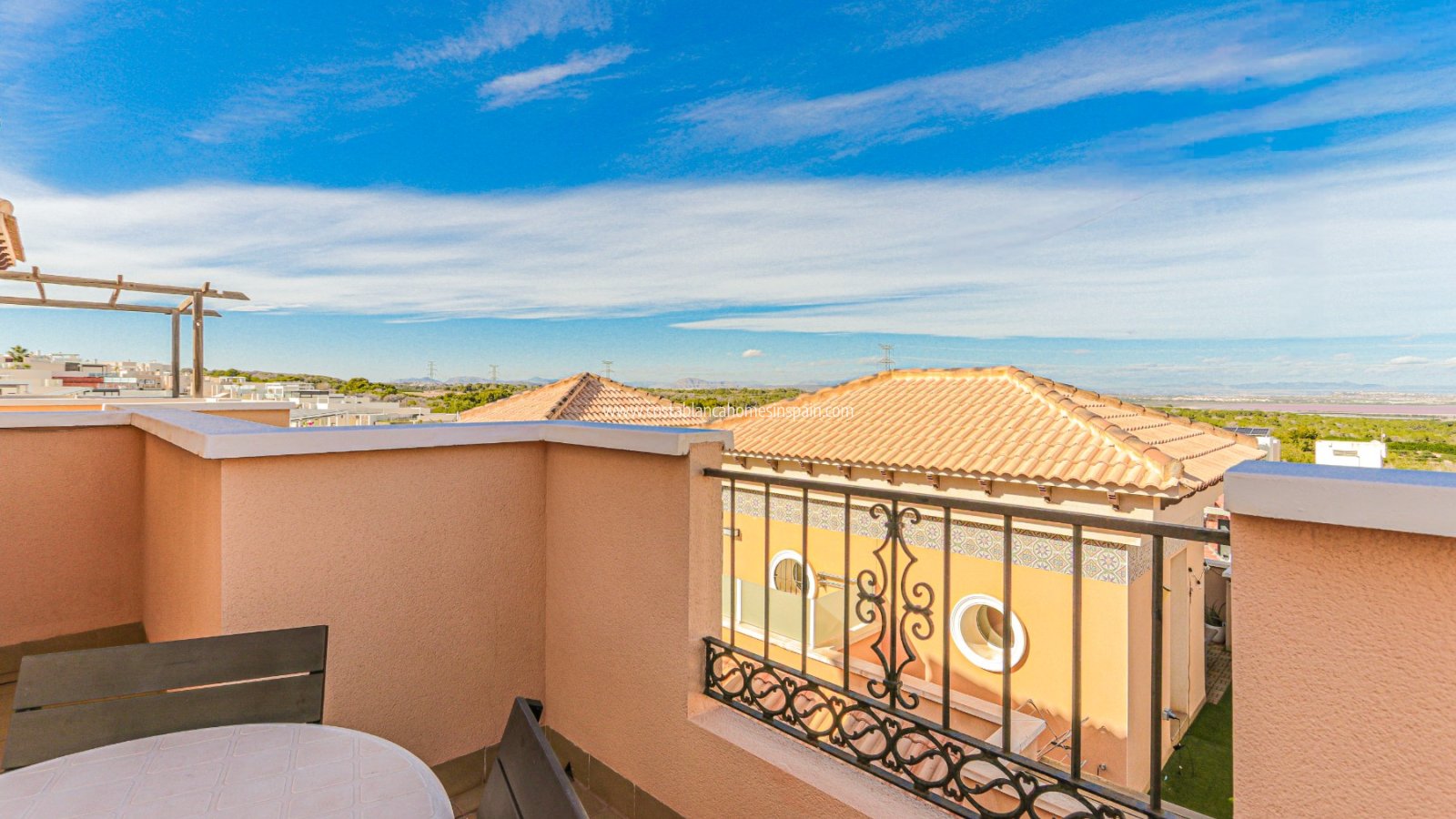 Resale - Townhouse - Villamartin