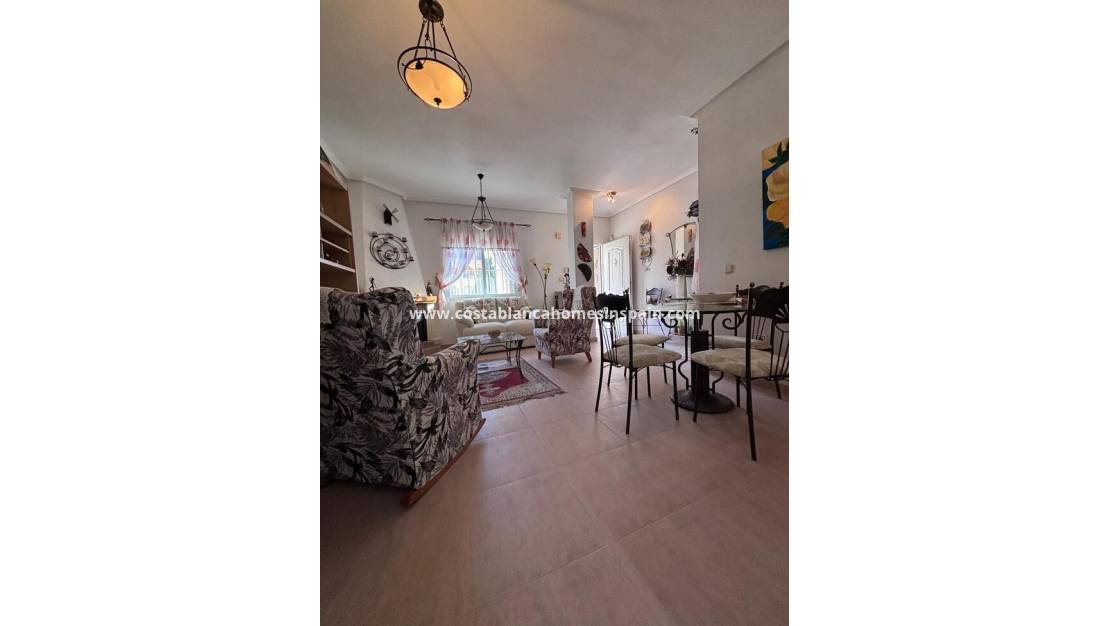 Resale - Townhouse - Villamartin