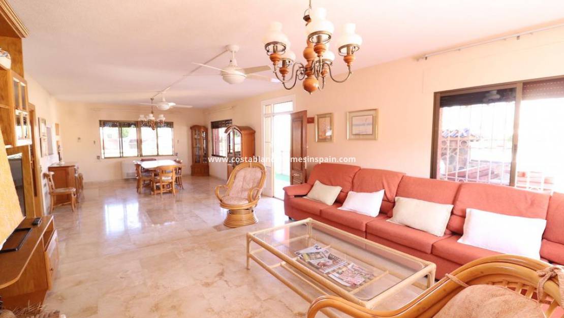 Resale - Villa - Cabo Roig - MUY CERCA DE LA PLAYA