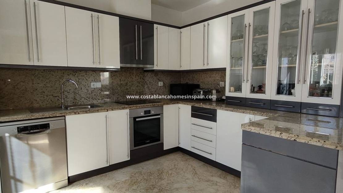 Resale - villa - Las Ramblas Golf