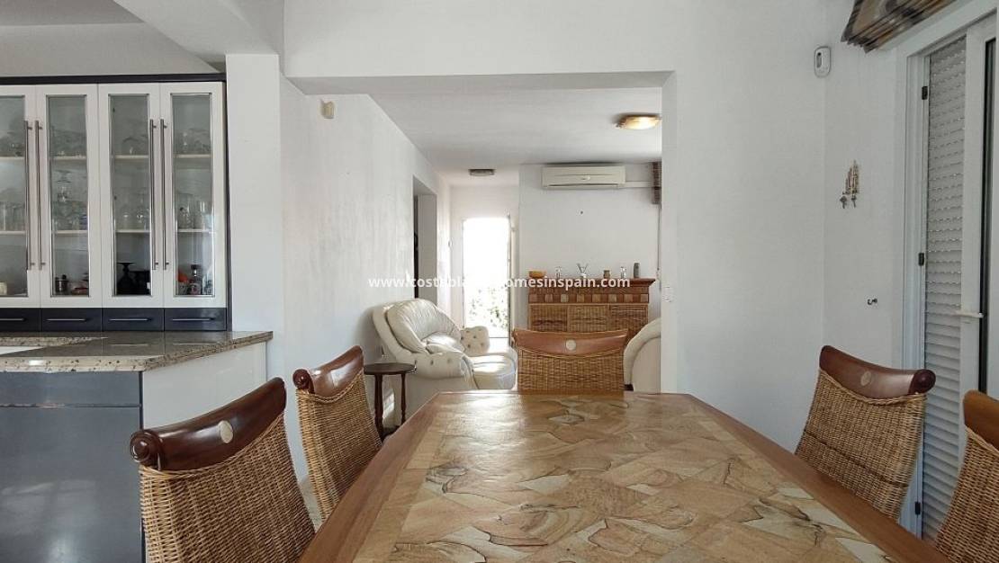 Resale - villa - Las Ramblas Golf