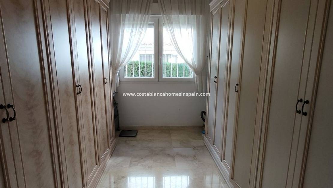 Resale - villa - Las Ramblas Golf