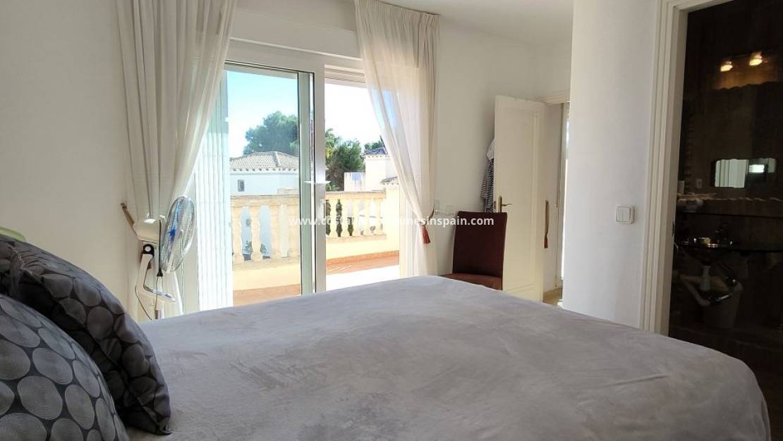 Resale - villa - Las Ramblas Golf