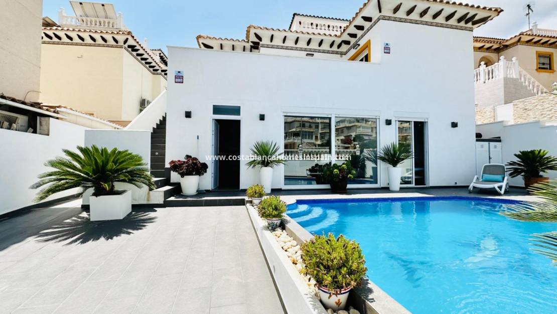 Resale - Villa - Orihuela Costa - La Zenia