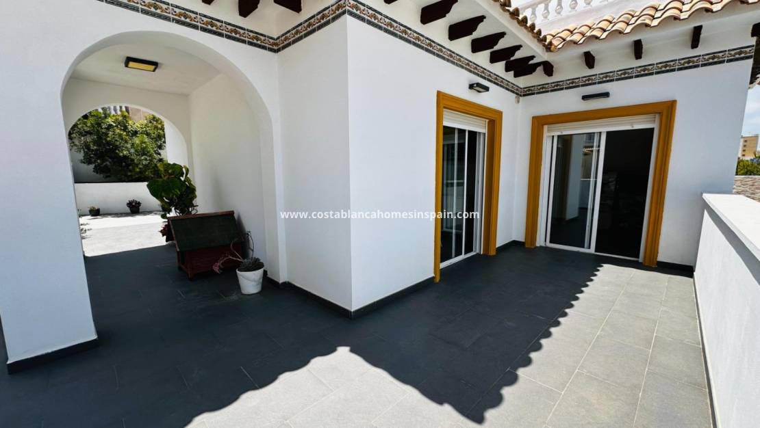 Resale - Villa - Orihuela Costa - La Zenia