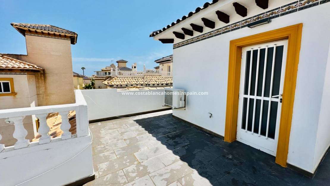 Resale - Villa - Orihuela Costa - La Zenia