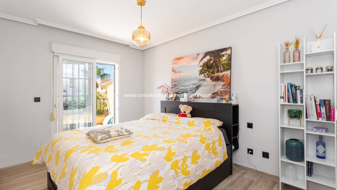 Resale - Villa - Orihuela Costa - Los Dolses