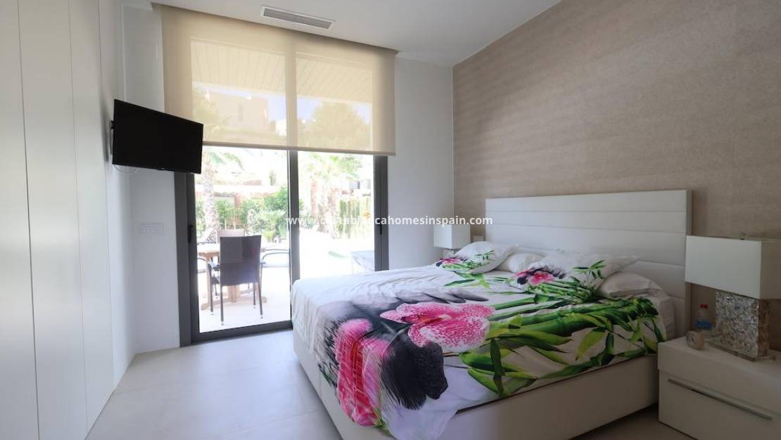 Resale - Villa - Orihuela - Las Colinas Golf