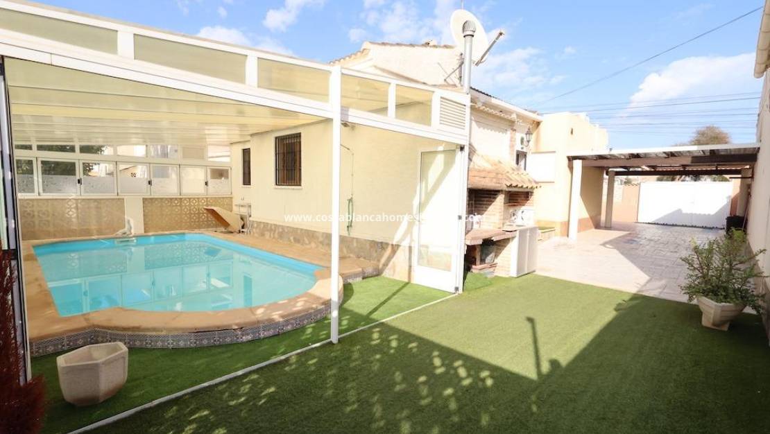 Resale - Villa - Torrevieja - La Siesta - El Salado - Torreta