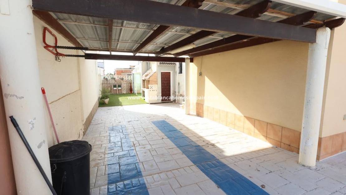 Resale - Villa - Torrevieja - La Siesta - El Salado - Torreta