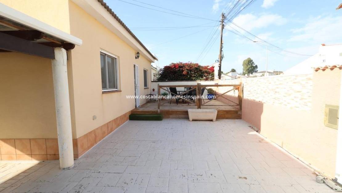 Resale - Villa - Torrevieja - La Siesta - El Salado - Torreta