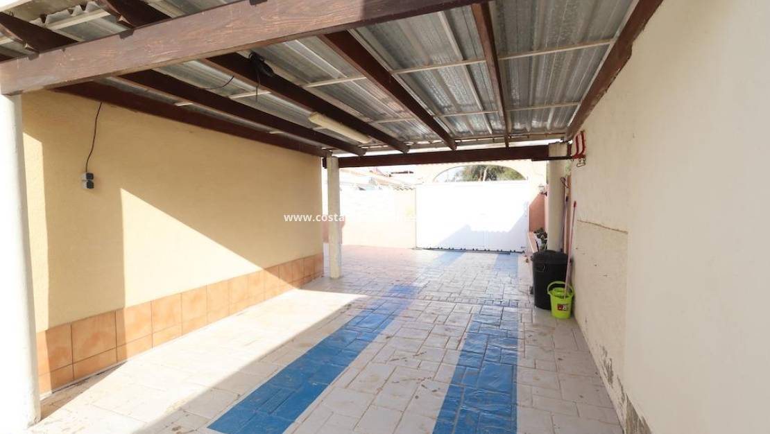 Resale - Villa - Torrevieja - La Siesta - El Salado - Torreta