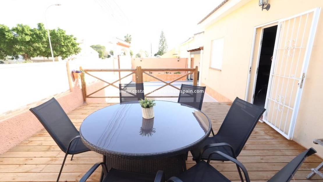 Resale - Villa - Torrevieja - La Siesta - El Salado - Torreta