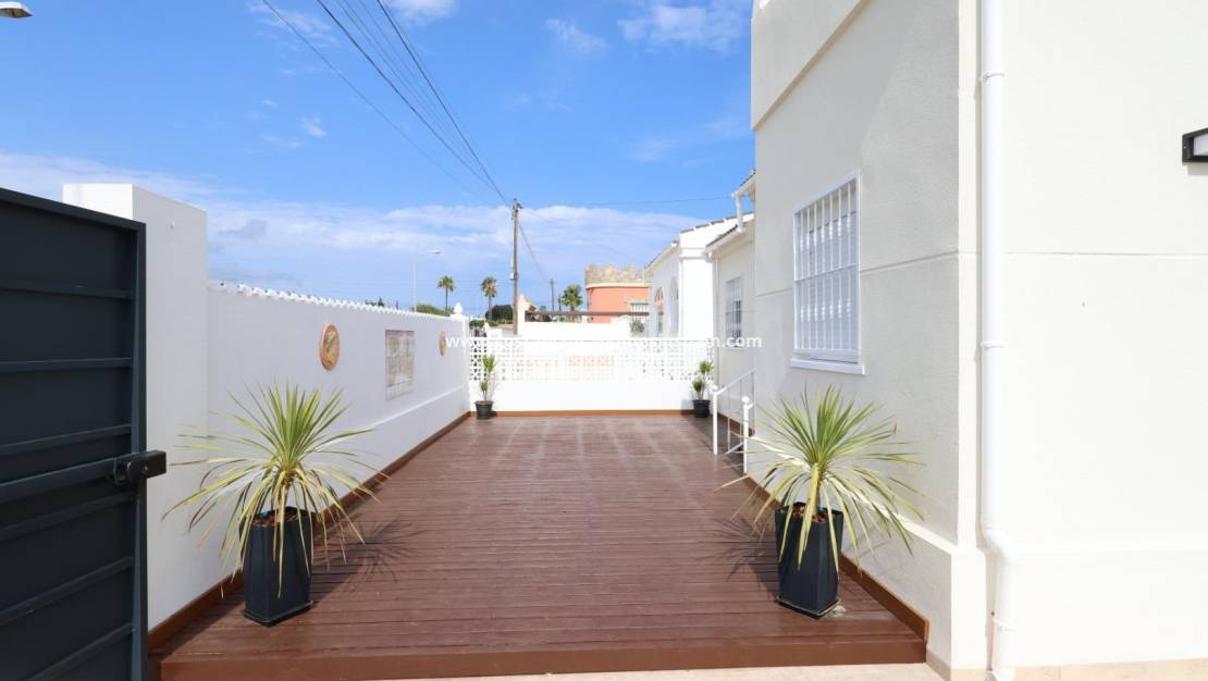 Resale - Villa - Torrevieja - San Luis