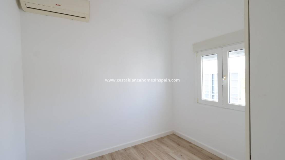 Resale - Villa - Torrevieja - San Luis