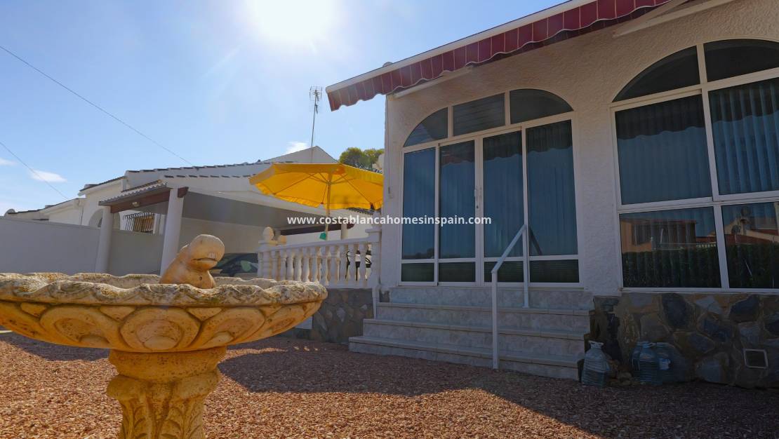 Resale - villa - Torrevieja - Urbanización San Luis