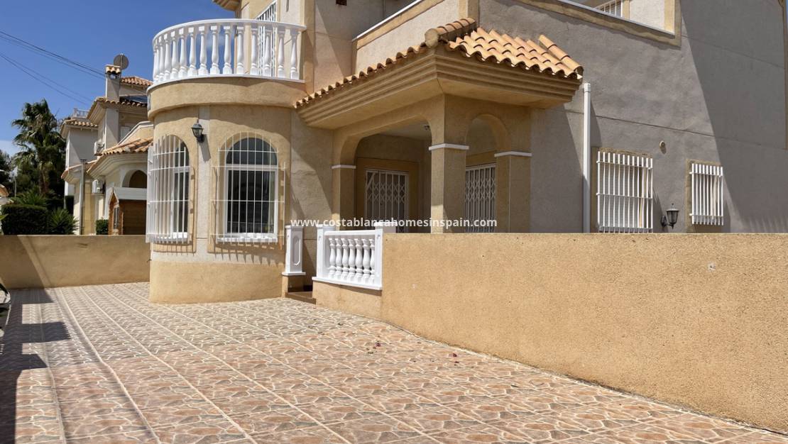 Resale - Villa - Villamartin