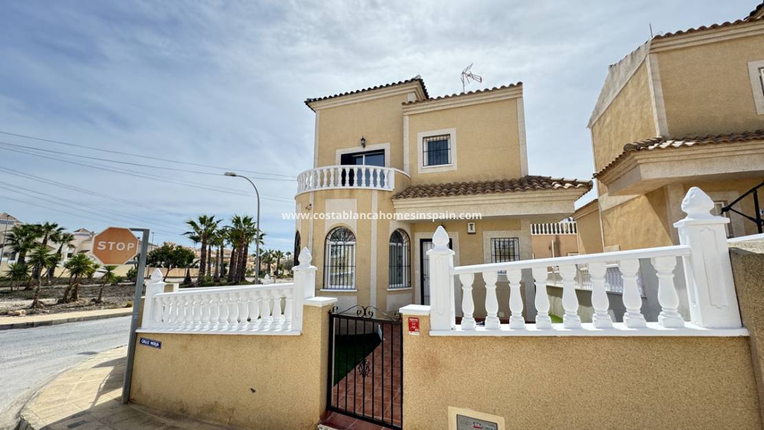 Resale - Villa - Villamartin