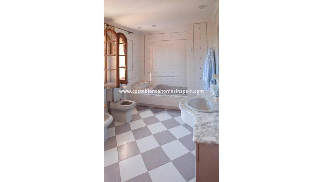 Resale -  - Villamartin