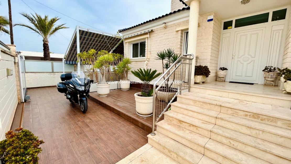 Revente - Semi - Detached Villa - Torrevieja - La Mata