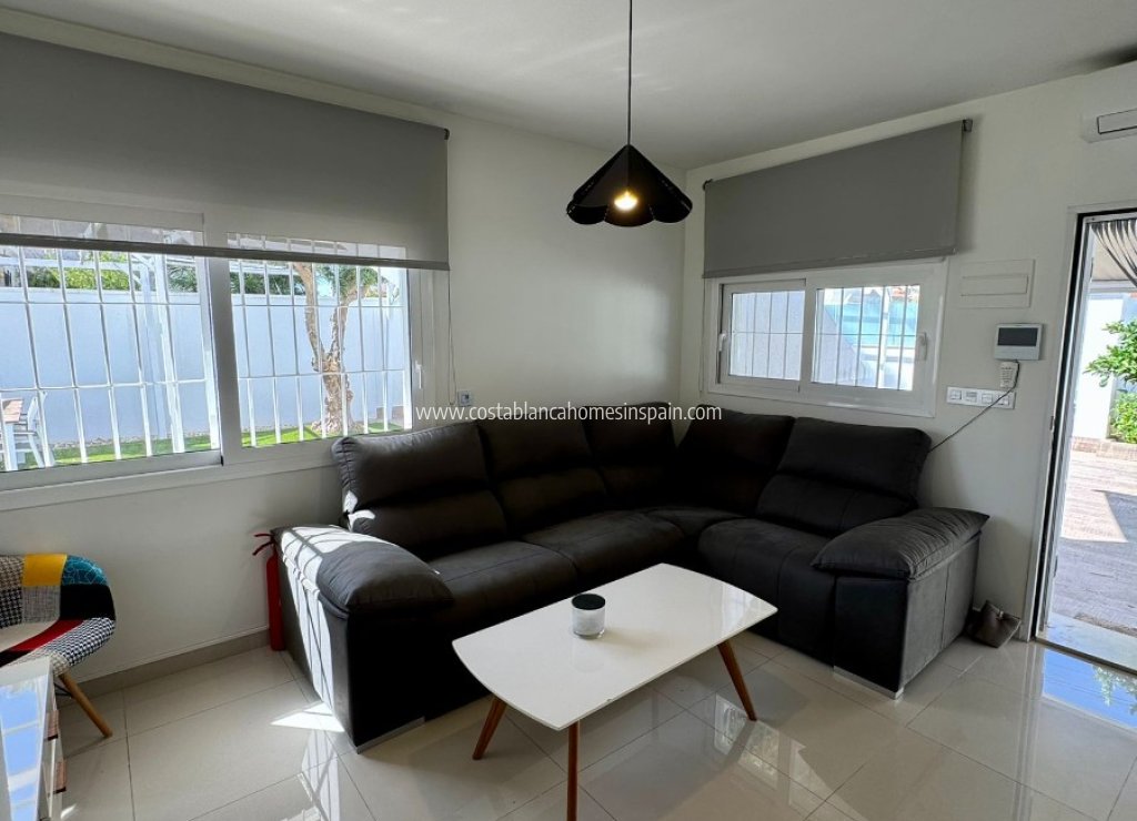 Revente - Semi - Detached Villa - Torrevieja - Torretas