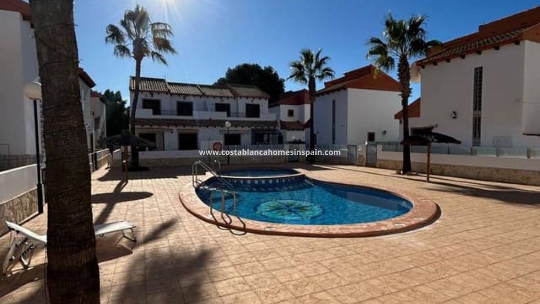 Revente - Semi - Detached Villa - Villamartin
