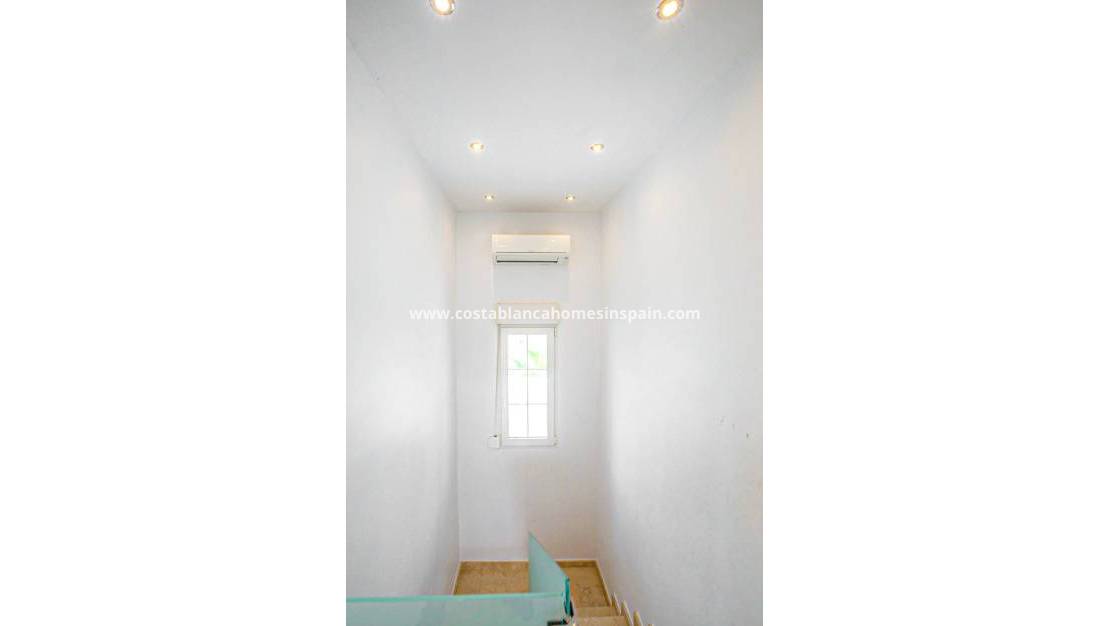 Revente - villa - La Zenia