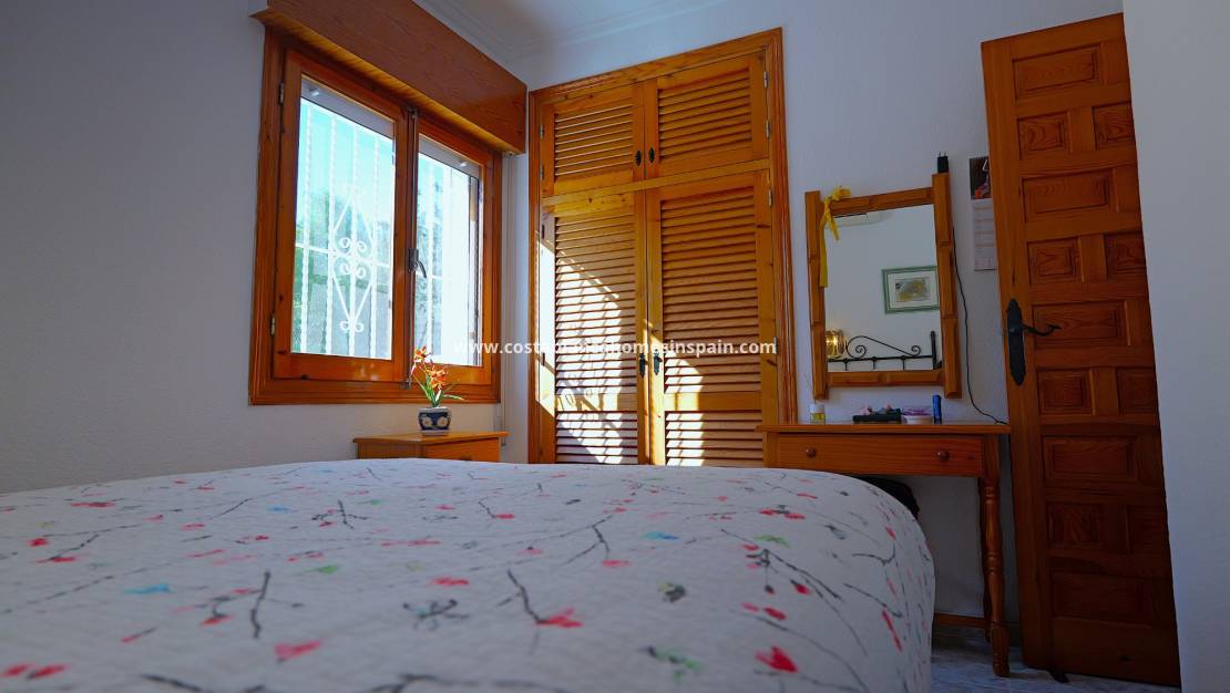 Revente - villa - Torrevieja - Urbanización San Luis