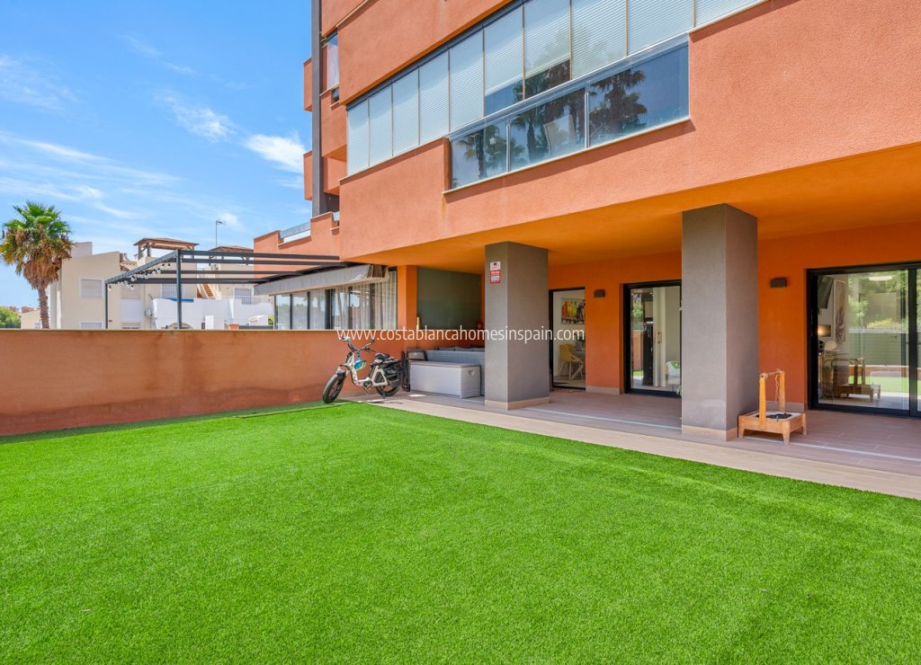 Sale - Apartment - Villamartin - Lomas del Golf